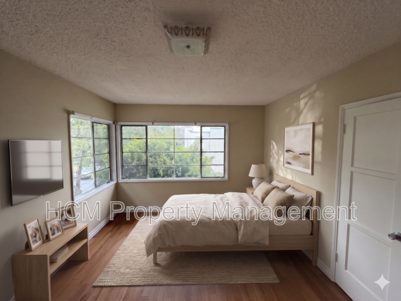 1133 Spazier Ave presents a bright upper corner 2-bedroom, 1-bath apt in Glendale property image