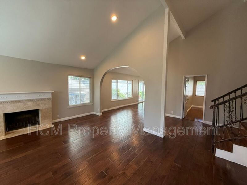 Welcome to Your Expansive Retreat in the Heart of South Coast Metro! property image