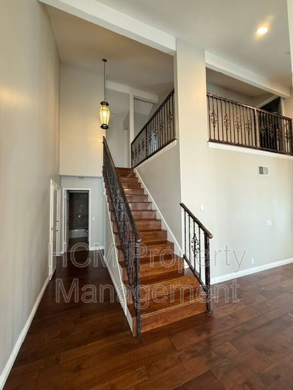 Welcome to Your Expansive Retreat in the Heart of South Coast Metro! property image