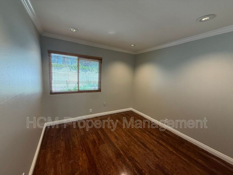 Welcome to Your Expansive Retreat in the Heart of South Coast Metro! property image