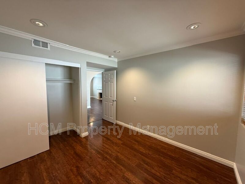 Welcome to Your Expansive Retreat in the Heart of South Coast Metro! property image