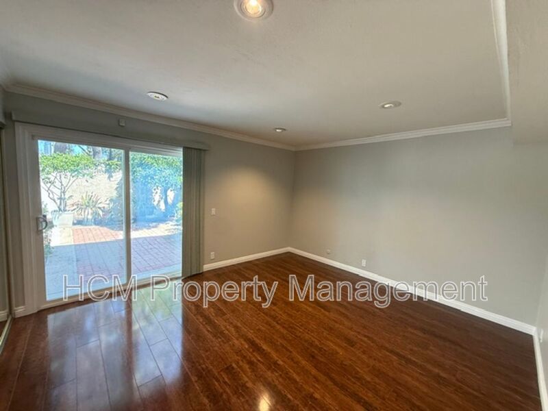 Welcome to Your Expansive Retreat in the Heart of South Coast Metro! property image