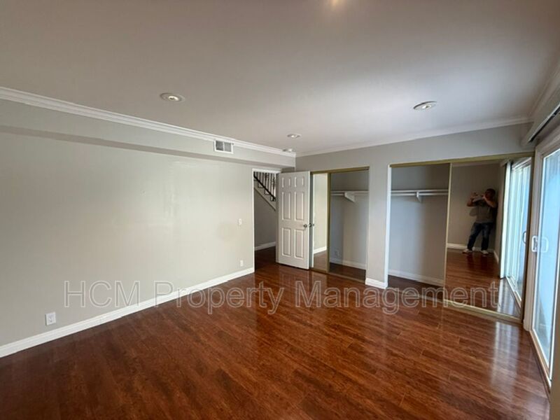 Welcome to Your Expansive Retreat in the Heart of South Coast Metro! property image