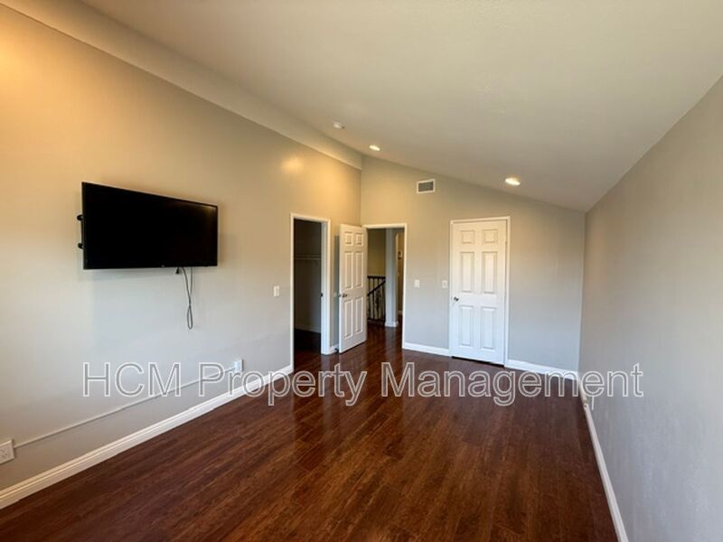 Welcome to Your Expansive Retreat in the Heart of South Coast Metro! property image
