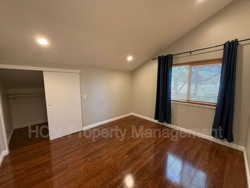 Welcome to Your Expansive Retreat in the Heart of South Coast Metro! property image