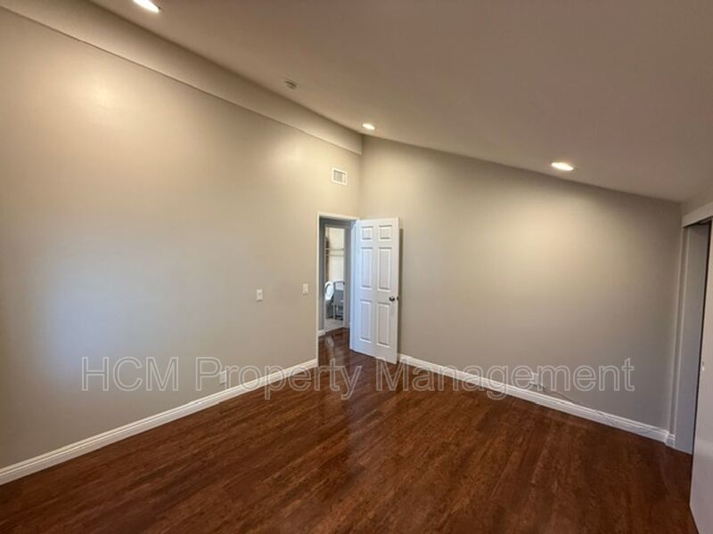 Welcome to Your Expansive Retreat in the Heart of South Coast Metro! property image