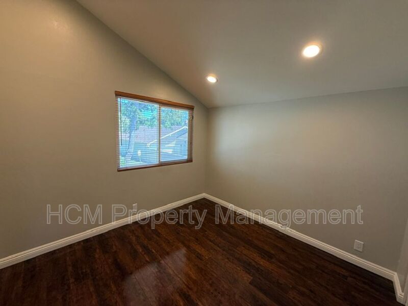 Welcome to Your Expansive Retreat in the Heart of South Coast Metro! property image