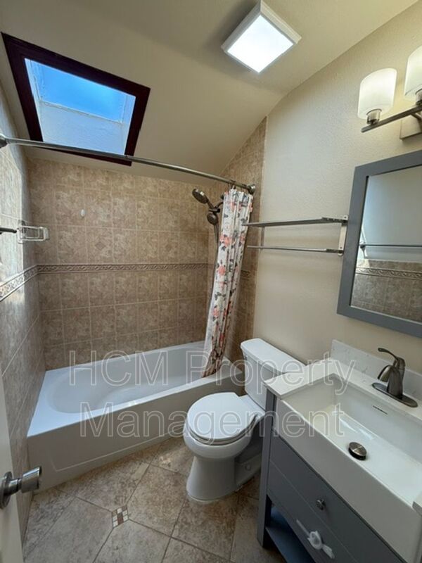 Welcome to Your Expansive Retreat in the Heart of South Coast Metro! property image
