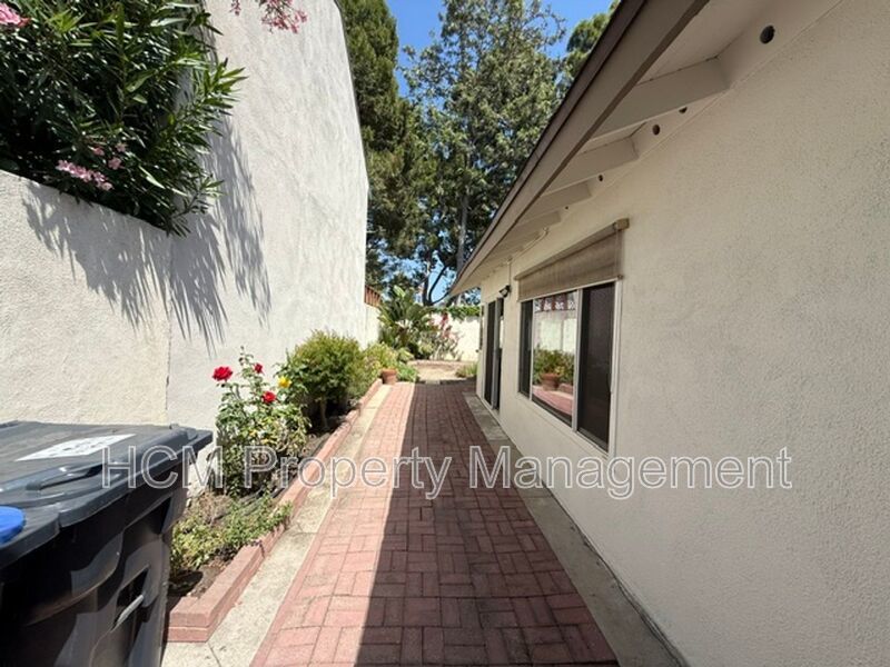 Welcome to Your Expansive Retreat in the Heart of South Coast Metro! property image