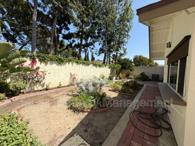 Welcome to Your Expansive Retreat in the Heart of South Coast Metro! property image