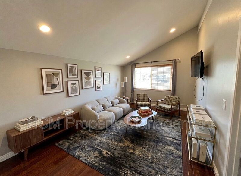Welcome to Your Expansive Retreat in the Heart of South Coast Metro! property image