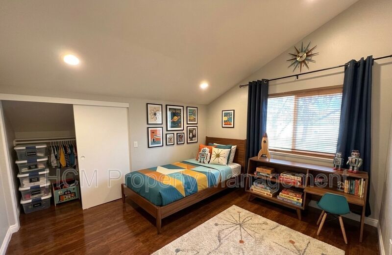 Welcome to Your Expansive Retreat in the Heart of South Coast Metro! property image