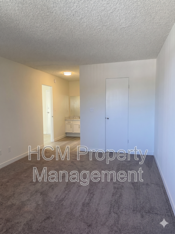 Welcome to 11434 Calvert, a charming 1-bed, 1-bath apartment nestled in the heart of N. Hollywood property image