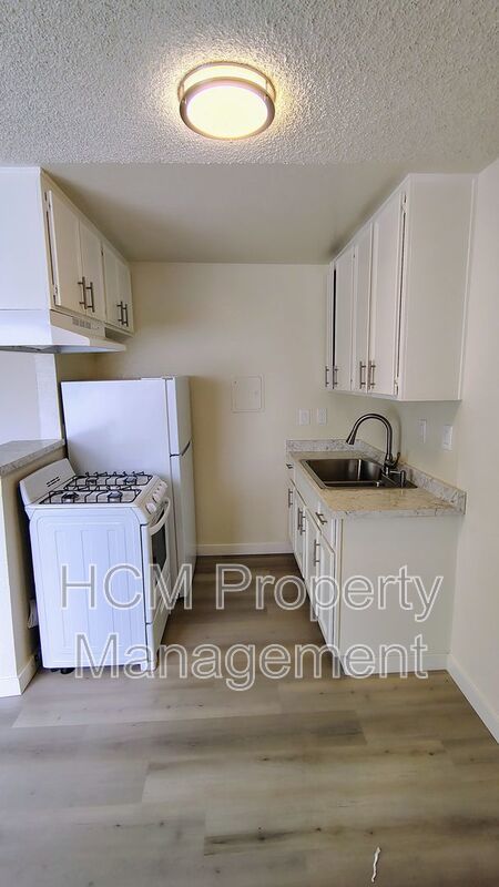 Welcome to 11434 Calvert, a charming 1-bed, 1-bath apartment nestled in the heart of N. Hollywood property image
