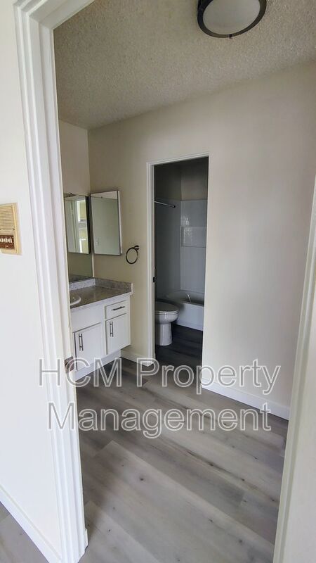 Welcome to 11434 Calvert, a charming 1-bed, 1-bath apartment nestled in the heart of N. Hollywood property image