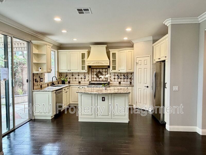 Beautiful 4 Bedroom, 2.5 Bathroom Home in West Irvine Pointe Community property image