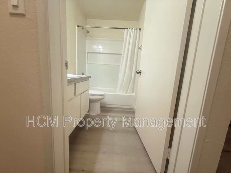 Spacious Studio! Spring Move in Special! $500.00 Off One Month's rent. property image