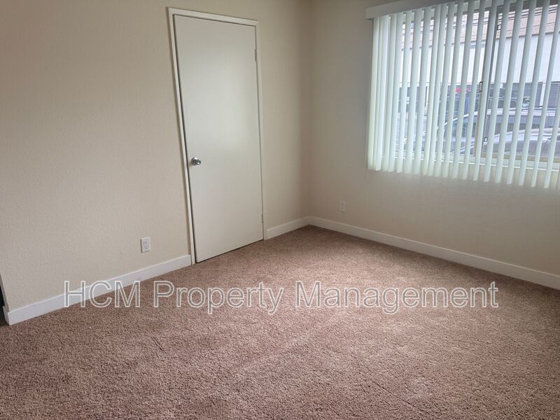 Remodeled One Bedroom Apartment Featuring! Spring Move In Special! $500.00 off one month's rent. property image