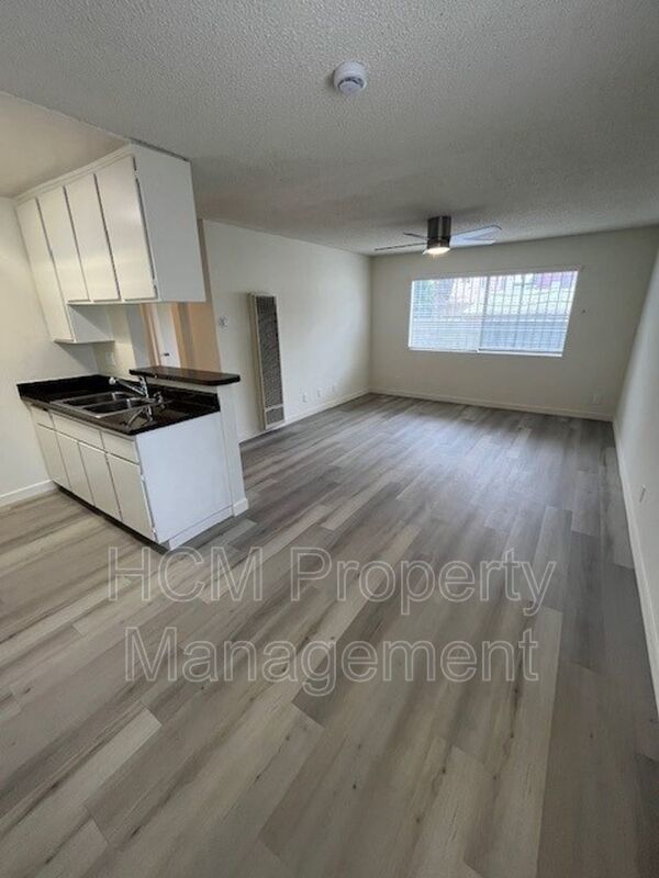 Welcome to 339 Vernon Ave, a charming 1bed, 1bath apt in PRIME Venice location! property image