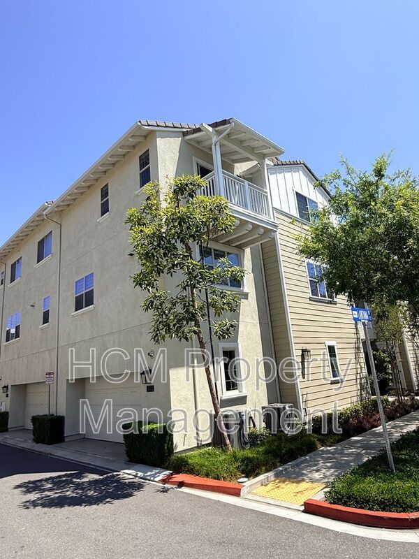 Modern Luxury Living with Solar & EV Charging | 142 Lantana Dr property image