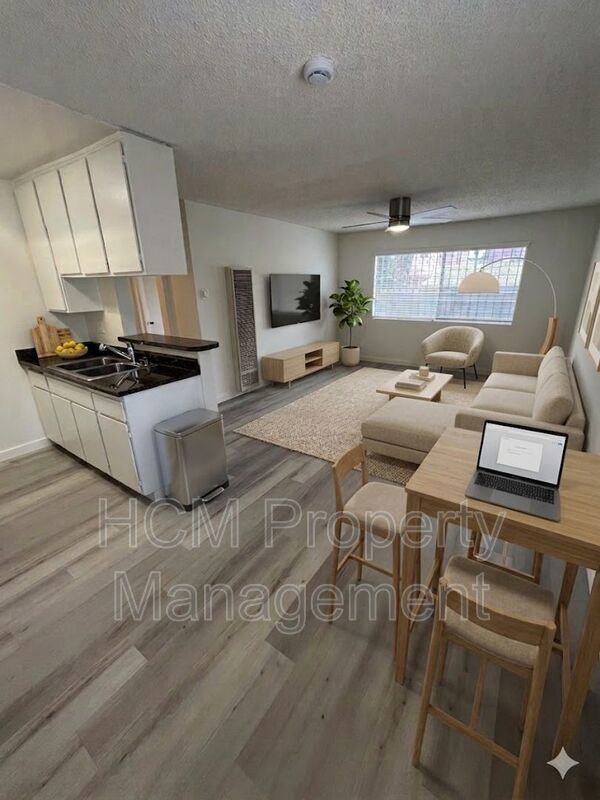 Welcome to 339 Vernon Ave, a charming 1bed, 1bath apt in PRIME Venice location! property image