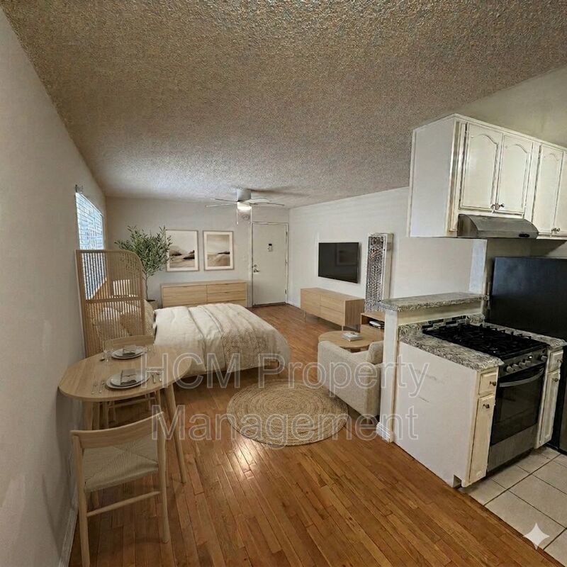 Remodeled Studio 4 blocks to the beach! property image