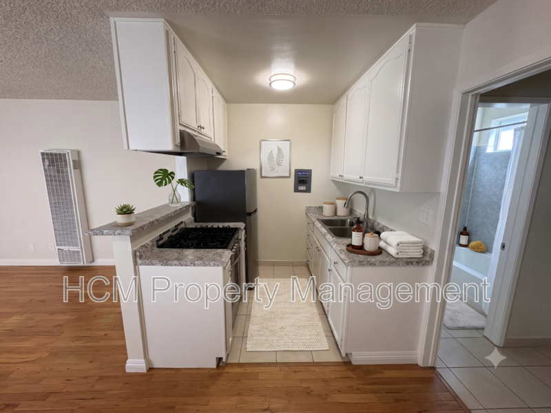 Remodeled Studio 4 blocks to the beach! property image