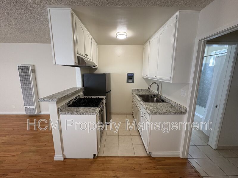 Remodeled Studio 4 blocks to the beach! property image