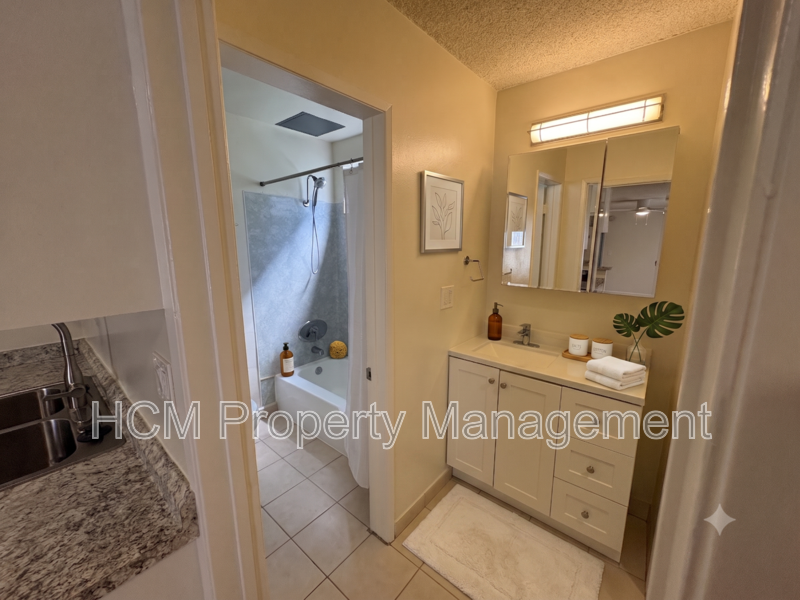Remodeled Studio 4 blocks to the beach! property image