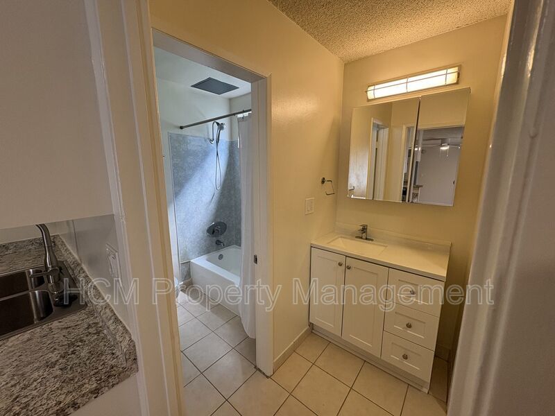 Remodeled Studio 4 blocks to the beach! property image