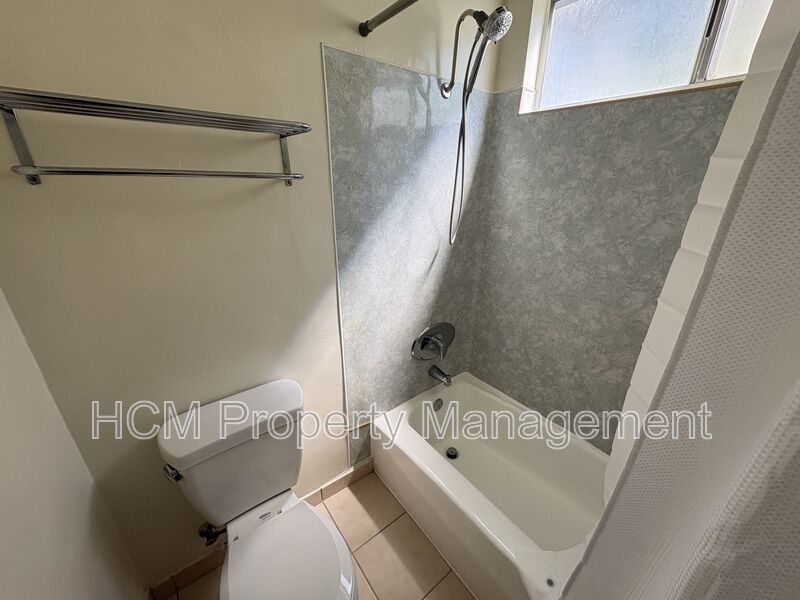 Remodeled Studio 4 blocks to the beach! property image