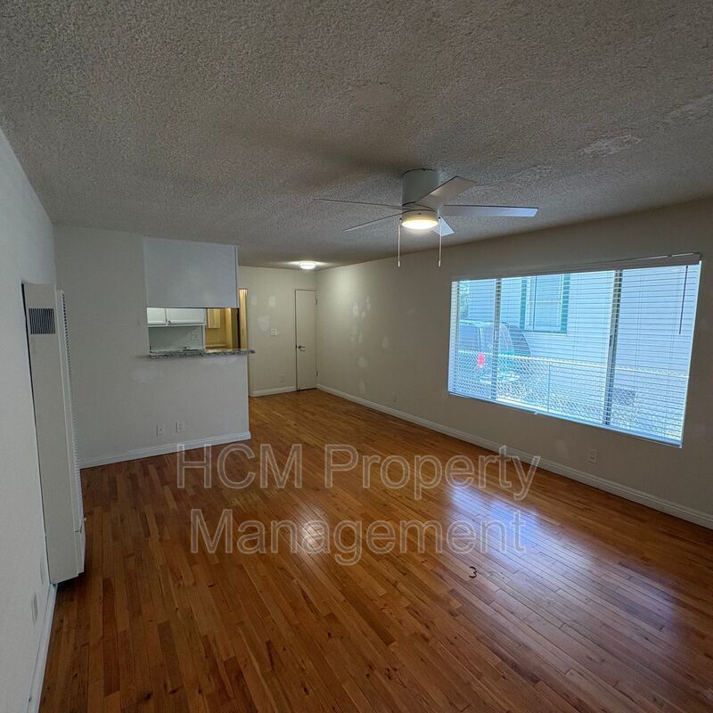 Remodeled Studio 4 blocks to the beach! property image