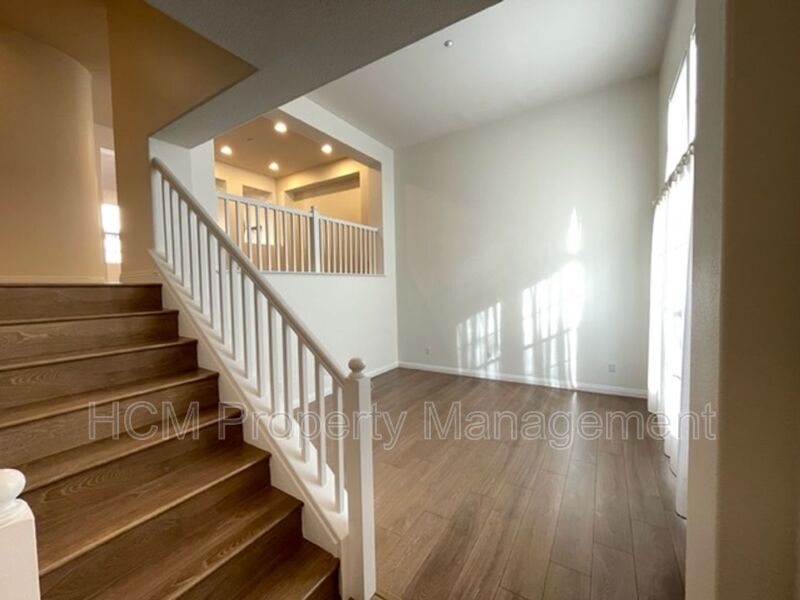 Charming tri-level home in Northpark property image