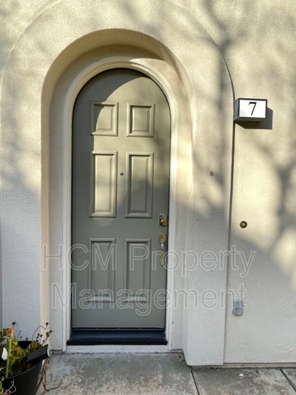 Charming tri-level home in Northpark property image
