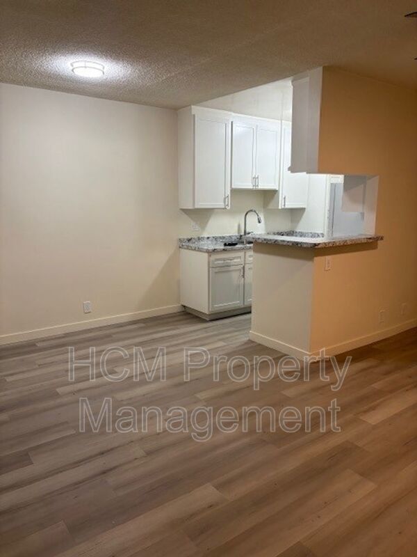 Welcome to your new home in the heart of Santa Monica, CA. property image