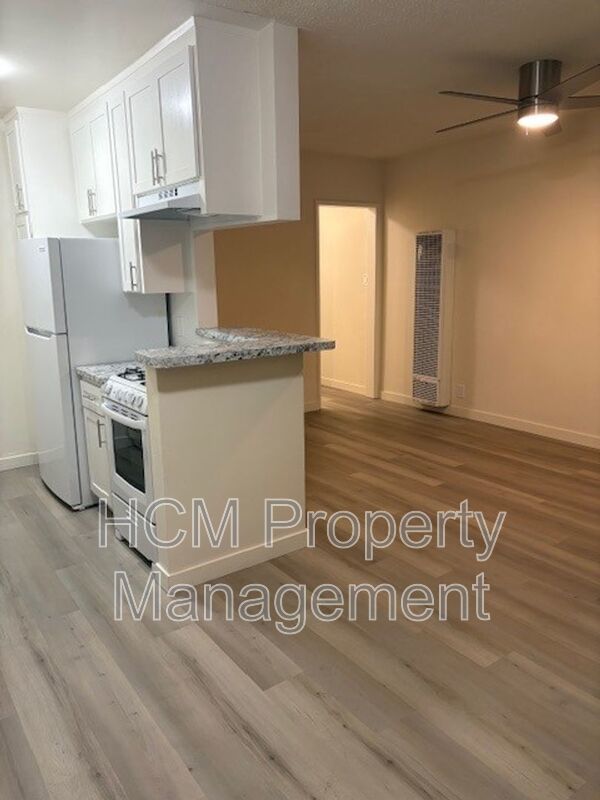 Welcome to your new home in the heart of Santa Monica, CA. property image