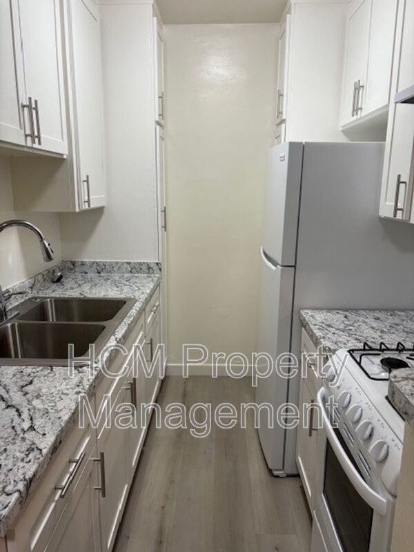 Welcome to your new home in the heart of Santa Monica, CA. property image