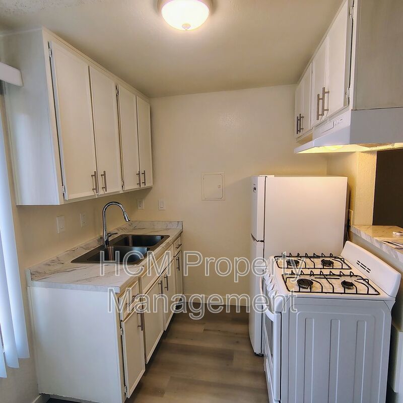 Summer Move In Special! Large one bedroom in desirable No-Ho neighborhood. property image