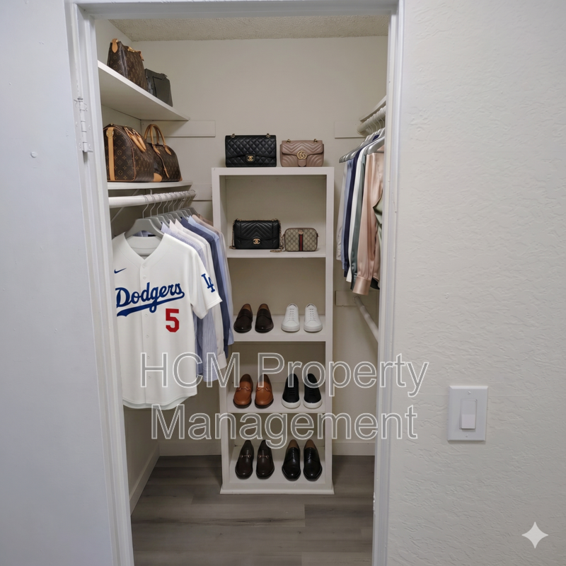 Summer Move In Special! Large one bedroom in desirable No-Ho neighborhood. property image