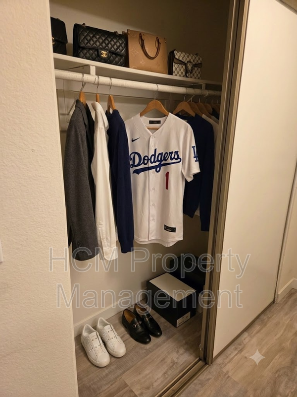 Summer Move In Special! Spacious and Bright Studio property image