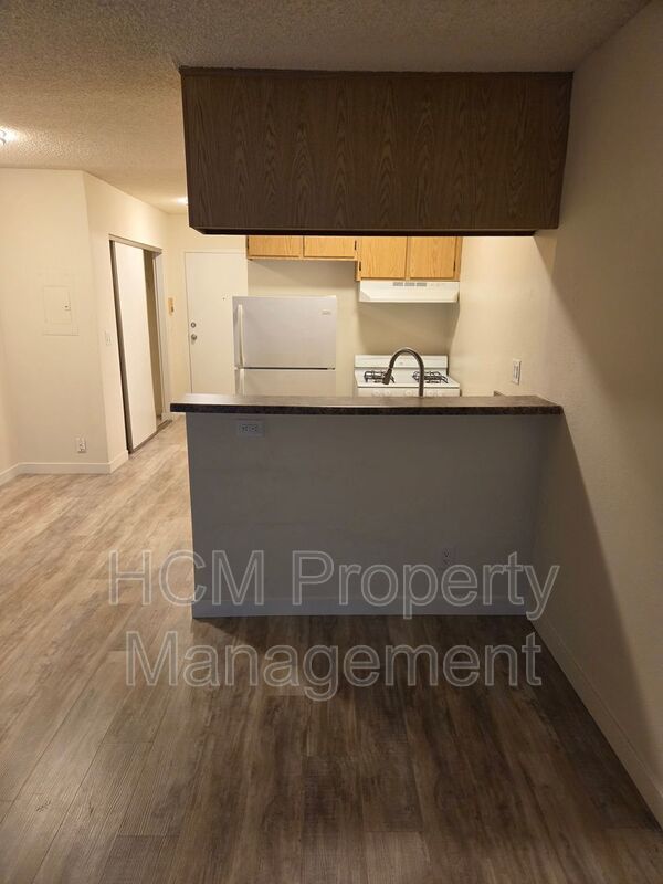 Summer Move In Special! Spacious and Bright Studio property image