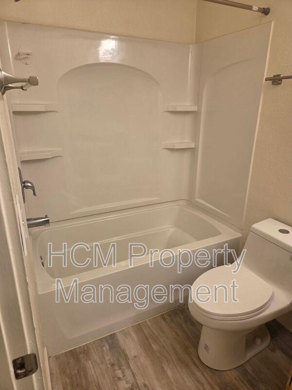 Summer Move In Special! Spacious and Bright Studio property image