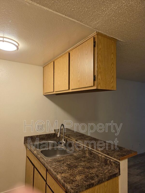 Summer Move In Special! Spacious and Bright Studio property image
