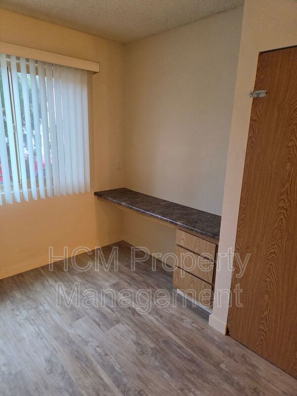 Summer Move In Special! Spacious and Bright Studio property image