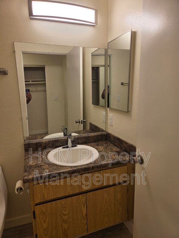 Summer Move In Special! Spacious and Bright Studio property image