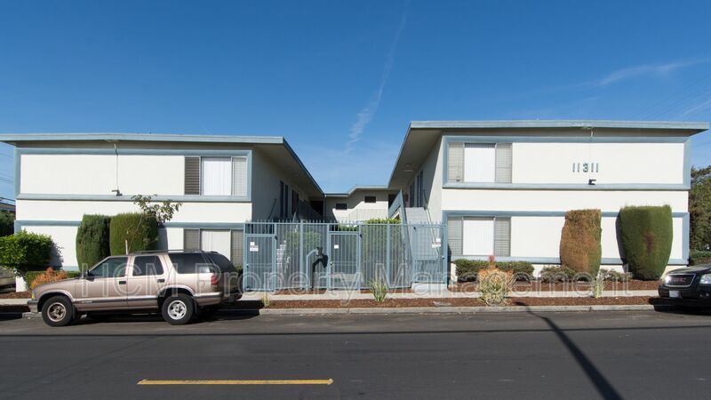 Bright and Spacious Studio Apartment in Prime West Los Angeles Neighborhood property image