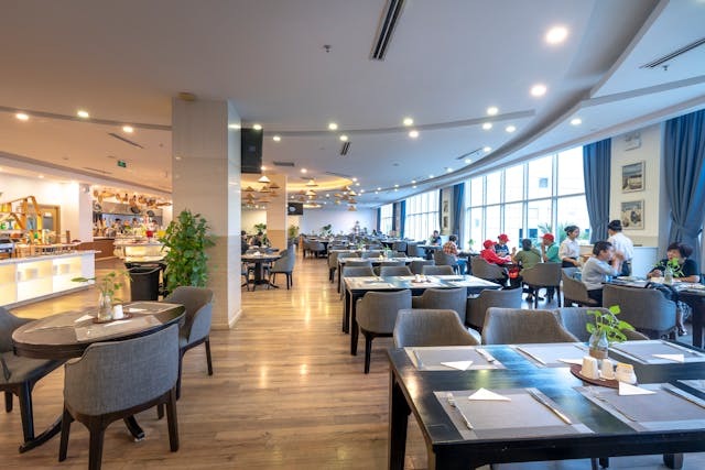 restaurants full of grey hairs and black tables