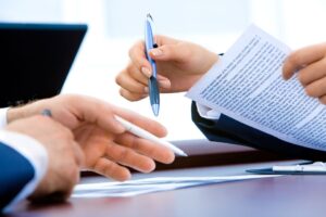Two people agreeing on a contract and signing it under the new law